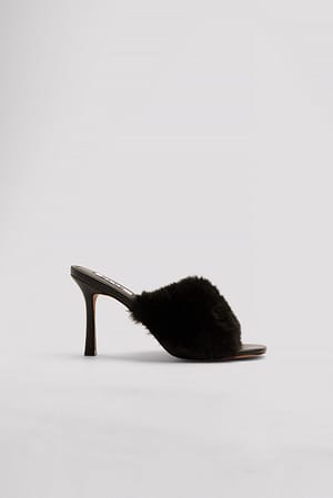 Black Fluffy sandaler med hæl