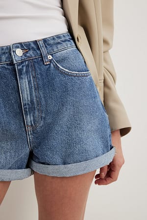 Mid Blue Jeans-Shorts mit Falten