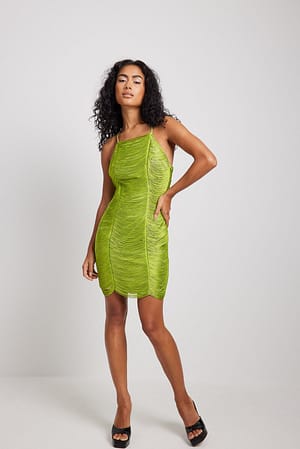 Green Kleid mit ausgefranstem Saum