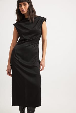 Black Midi-jurk met open rug en trechterhals