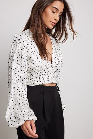 Black Dot Blusa de cetim com cintura franzida e decote em V