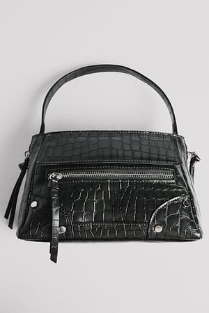 Black Crossbody-väska med krokodilmönster och metallbeslag