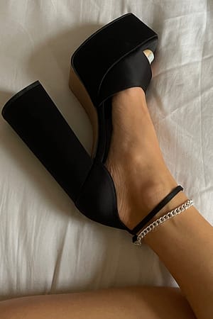 Black Zapatos de tacón con plataforma y punta abierta