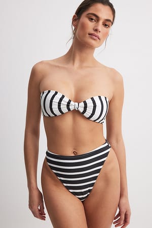 Stripe Bikinitrusse med høj benudskæring