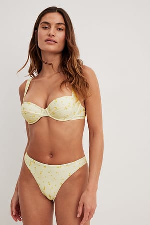 Yellow Flower Bikinitrosa med hög skärning