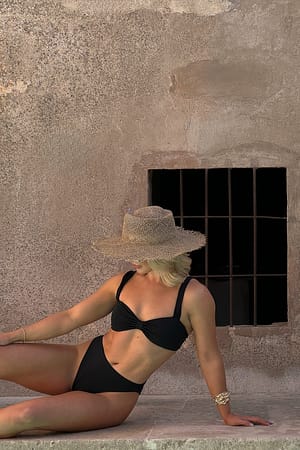Black Bikinitop med rynkedetalje
