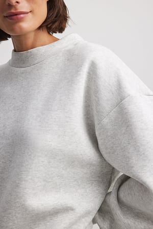 Grey Melange Sweatshirt com Pormenor de Gola Subida