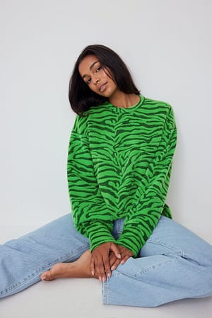 Green Zebra Print Camisola em malha jacquard com estampado