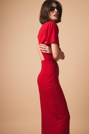 Red Kleid mit offener Rückenpartie