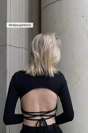 Black Ribbet blondetop med åben ryg