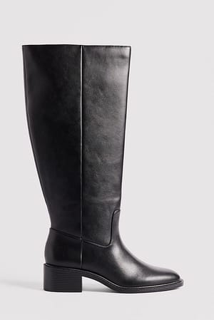 Black Knehøye boots med rund tå
