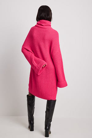 Pink Strikket lang genser med brettede ermer og turtleneck