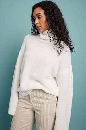 Offwhite Gebreide sweater met hoge halslijn