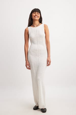 White Dzianinowa sukienka maxi ze splotem warkoczowym