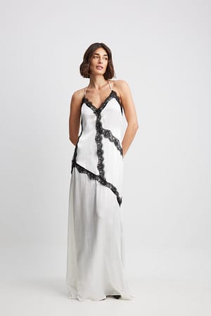 Offwhite Satijnen maxi-jurk met kanten detail