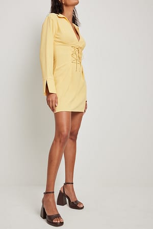 Yellow Vestido mini con detalle de encaje