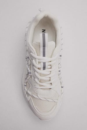 White Sneakers med snøre-detaljer