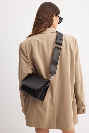 Black Leder-Schultertasche mit Taschen