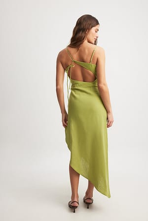 Green Asymetryczna sukienka midi z mieszanki lnu z odsłoniętymi ramionami