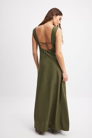Ivy Green Vestido maxi em mistura de linho com decote profundo nas costas