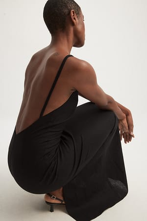 Black Maxiklänning i linblandning med öppen rygg