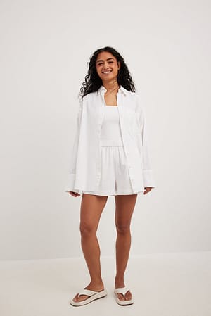 White Minishorts med lin-look