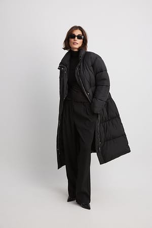 Black Lange gewatteerde jas met riem