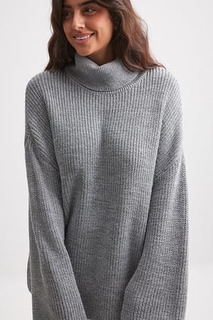 Grey Długi dziergany sweter z wysokim kołnierzem