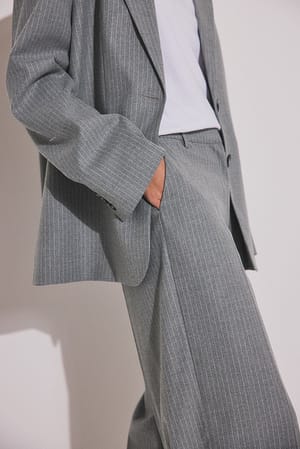 Grey Stripe Ruimvallende kostuumbroek