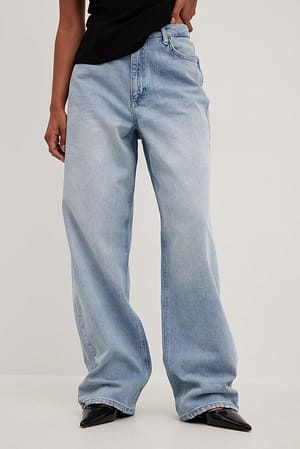Blue Jeans compridos e largos de cintura média