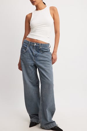 Blue Jeans com corte largo e bolso