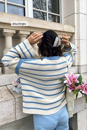 Offwhite/Blue Oversized strikket genser med striper