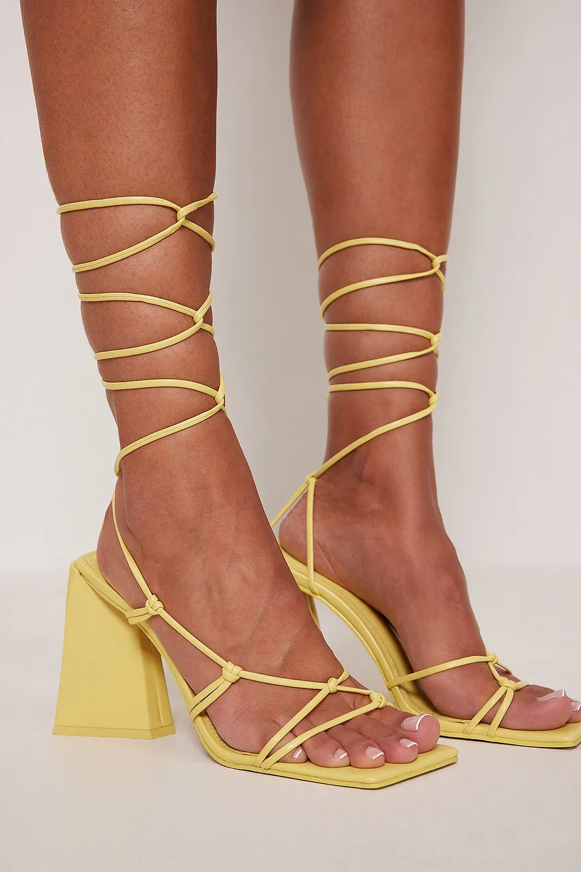 What Colour Shoes With A Green Dress: A Styling Guide | NA-KD What Colour Shoes With A Green Dress: A Styling Guide | NA-KD
