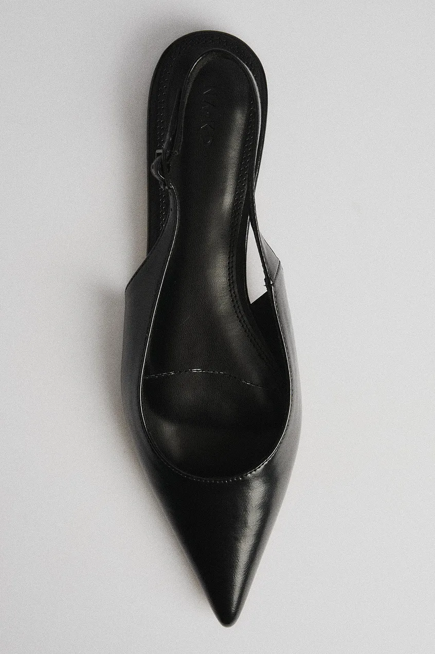 What Colour Shoes With A Green Dress: A Styling Guide | NA-KD What Colour Shoes With A Green Dress: A Styling Guide | NA-KD