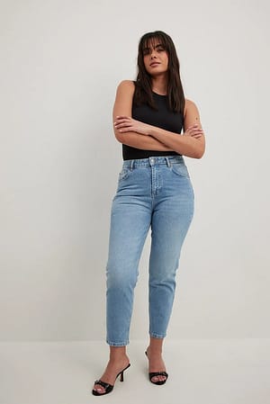 MOM JEANS: Outfit Ideas + How To Style 