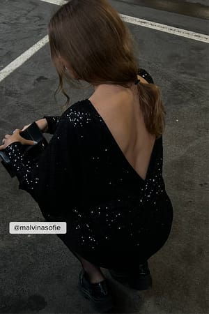 Black Midi-jurk van lovertje met een diep uitgesneden rug