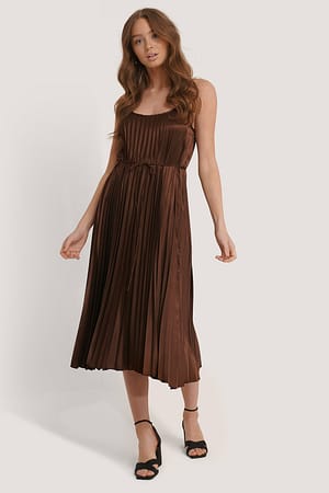 Brown Plissiertes Kleid
