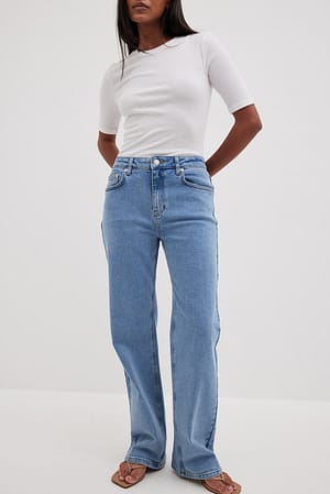 Blue Jeans mit einer mittlerer Taille