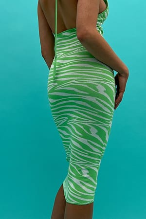 Lime Fijngebreide midi-jurk met details op de rug