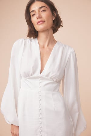 White Miniklänning med knappdetaljer fram