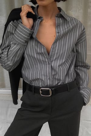 Grey Stripe Skjorte i overstørrelse i bomuld med lange ærmer
