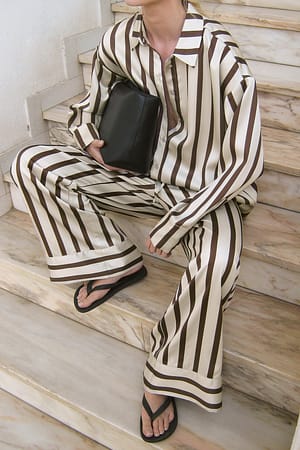 Stripe Satin-Hose mit elastischer Taille und mittelhohem Bund
