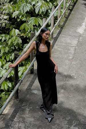Black Knitted Flowy Midi Dress