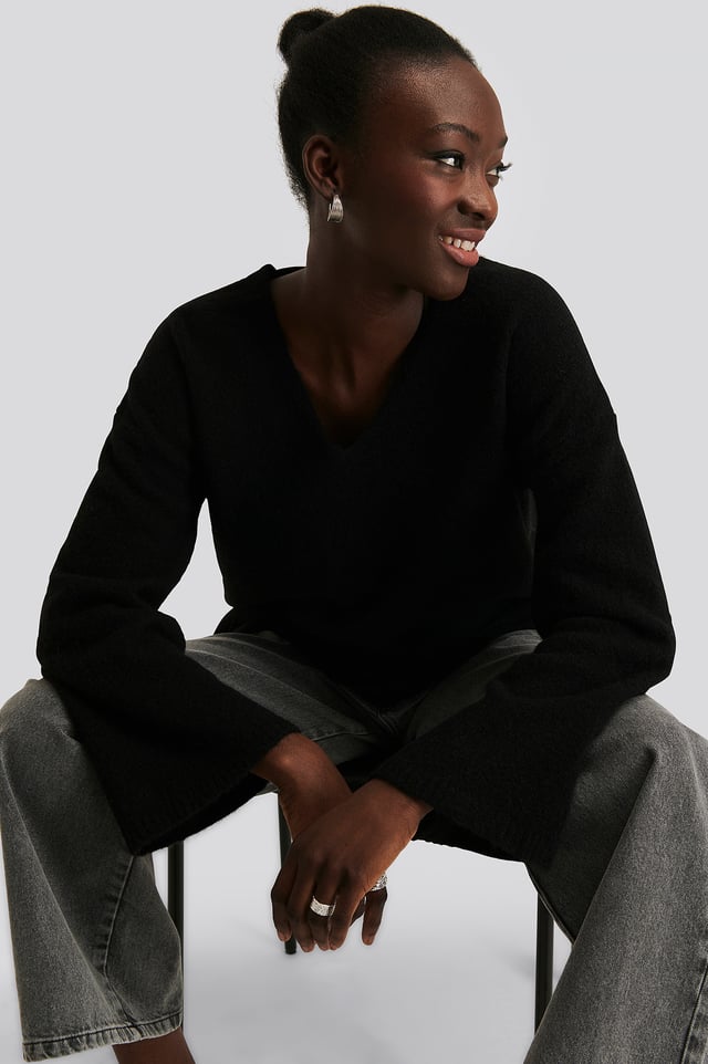 Alpaca Knitted V-Neck Sweater Black