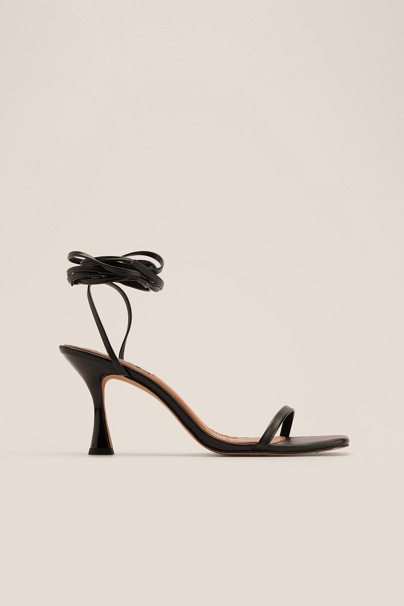 Sandalen met hakken en bandjes Zwart | NA-KD