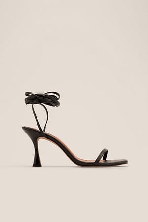 Black Høyhælte sandaler med stropper