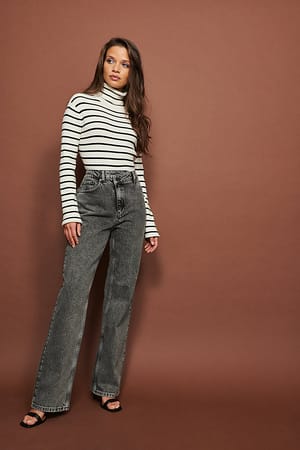 Grey Jeans met wijde pijpen en asymmetrische sluiting