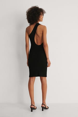 Black Asymmetrisk kjole med én skulder og skulderpute