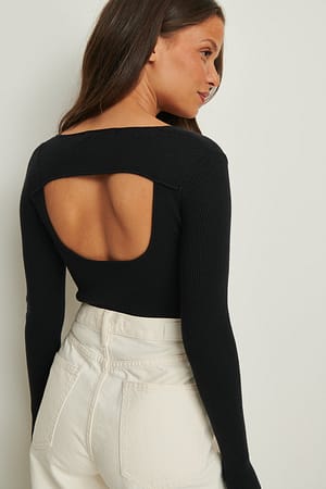 Black Pull tricoté côtelé avec détail dans le dos