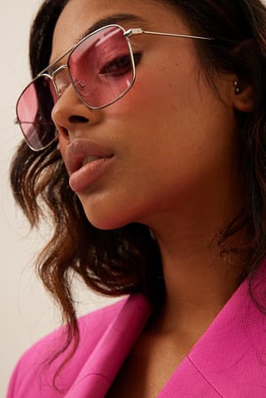 Pink Okulary przeciwsłoneczne z prostymi metalowymi oprawkami